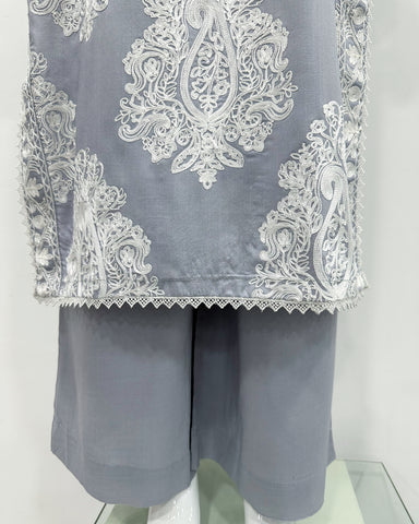 Simrans Jannat Grey Contrast White Embroidered Linen Shawl Suit